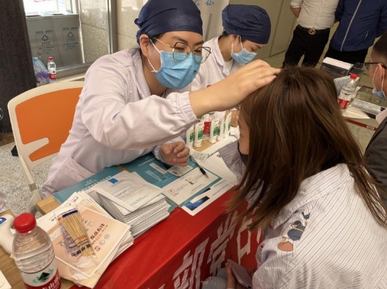 ����Ȫ��Ӧ�й�ҽʦЭ��Ƥ����ҽʦ�ֻῪչȫ�������տ��ջ