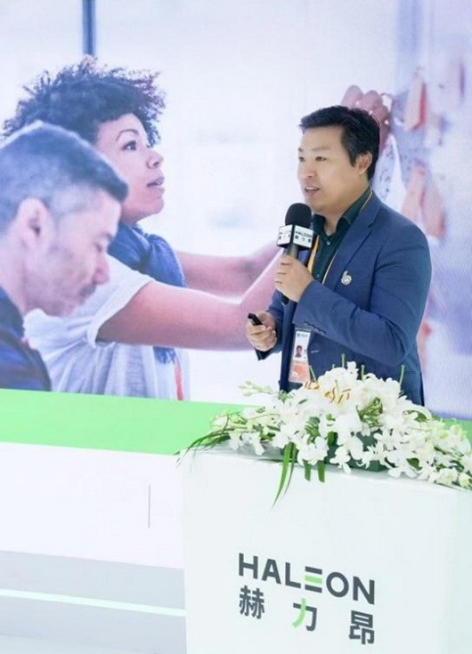 第六届中国进口博览会,赫力昂携手多方举办“舒适达新品发布和健齿中国行倡议活动”